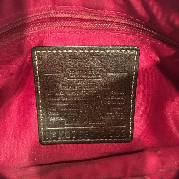 COACH HERITAGE PINK STRIPE SIGNATURE DEMI - Picture 3 of 3